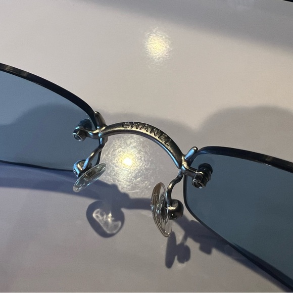 Authentic Iconic Chanel light blue 4002 Rimless CC logo 90’s sunglasses. - Picture 7 of 10